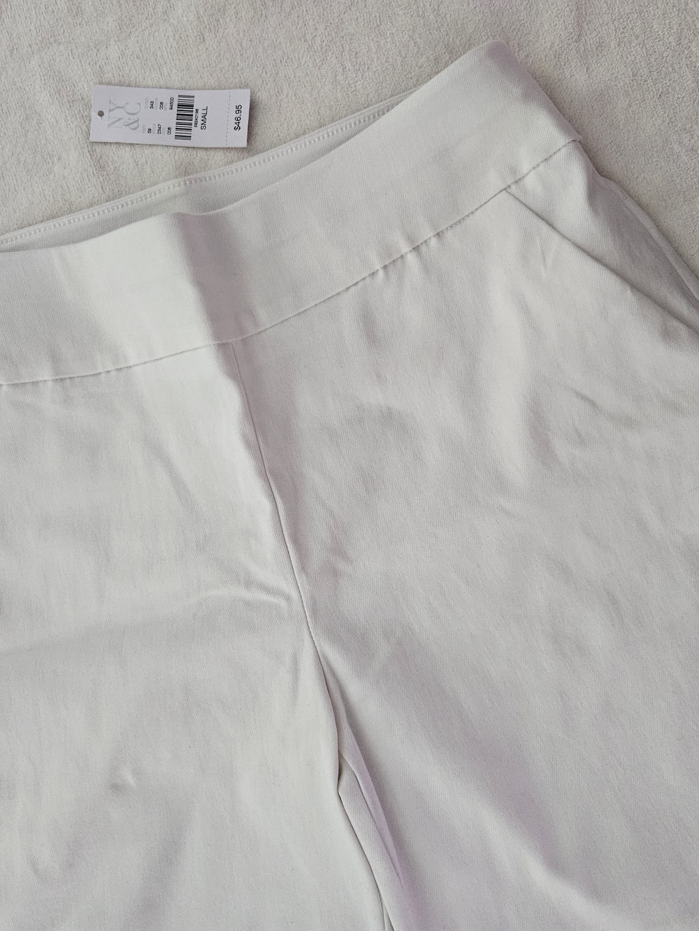NWT New York & Company The Whitney White Pull On Stretch Shorts Small - Picture 2 of 10